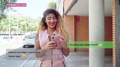 Femme infidèle sur le point de baiser fort son jeune amant pendant que son mari travaille. Latina avec des seins et un gros cul. Vénus Aphrodite.