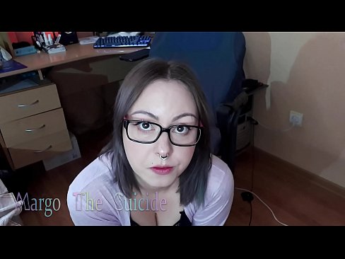 ❤️ Une fille sexy avec des lunettes suce profondément un gode devant la caméra ❌ Porno fait maison at fr.sexycamse.top ❤